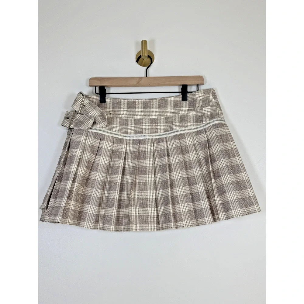 Lioness THE CRAFT MINI SKIRT Size XL Buckle Pleated Excellent Condition Brown